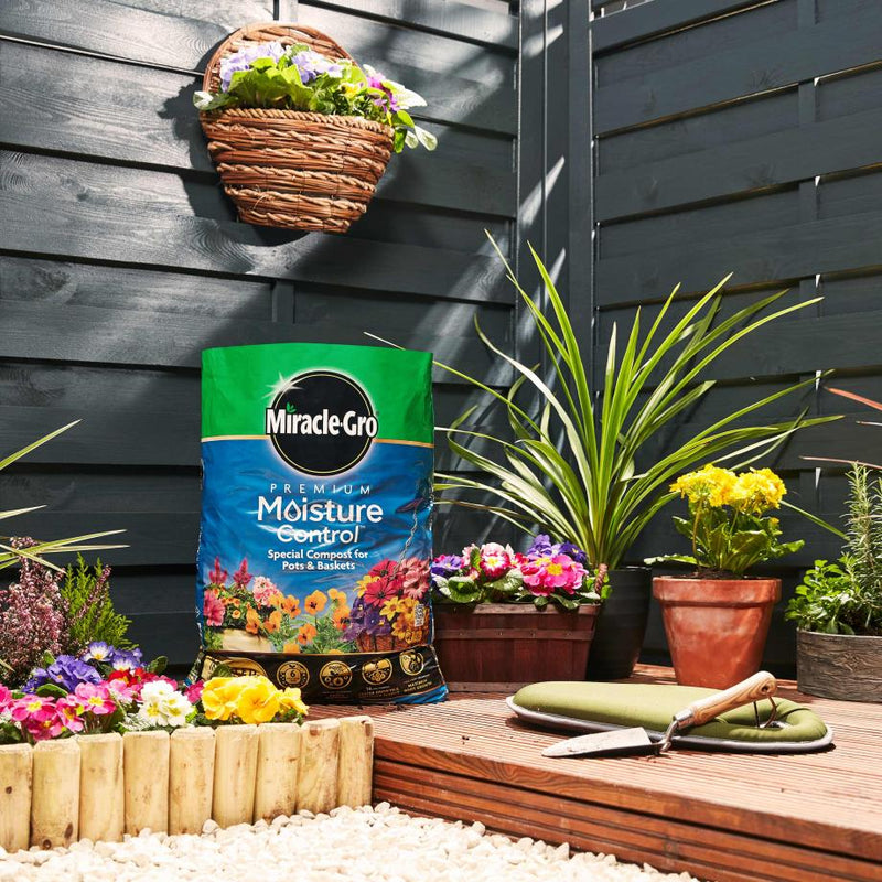 Miracle-Gro® Premium Moisture Control Compost for Pots & Baskets 40L Peat Free